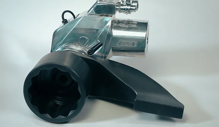HYTORC AVANTI with attached coaxial reaction arm and socket