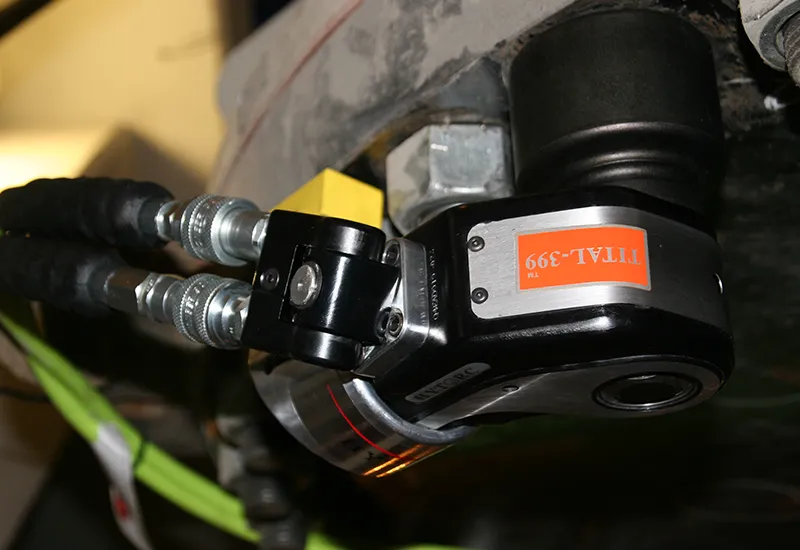 HYTORC EDGE hydraulic torque wrench — application view