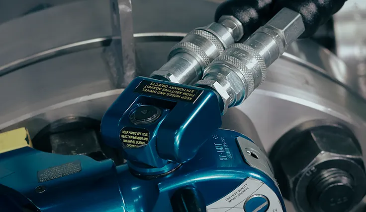 Close-up of the HYTORC MXT's 360°x120° Uniswivel hose connection