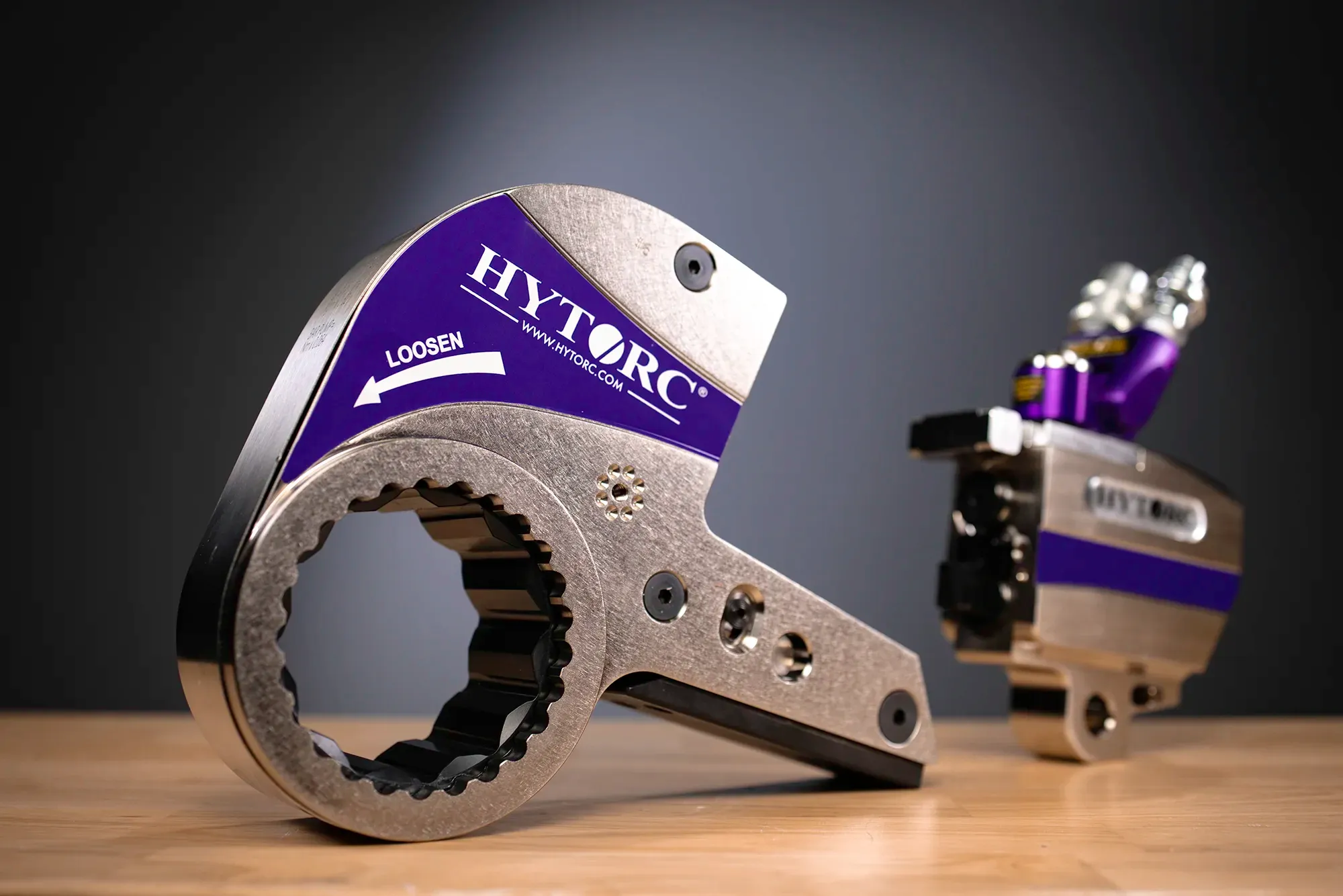 The two components of the HYTORC STEALTH — the powerhead and the link