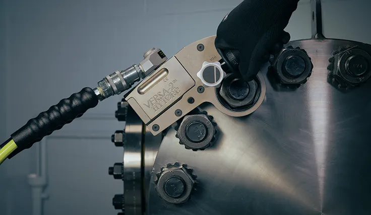 HYTORC VERSA hydraulic torque wrench, user-friendly for bolters of all skill levels
