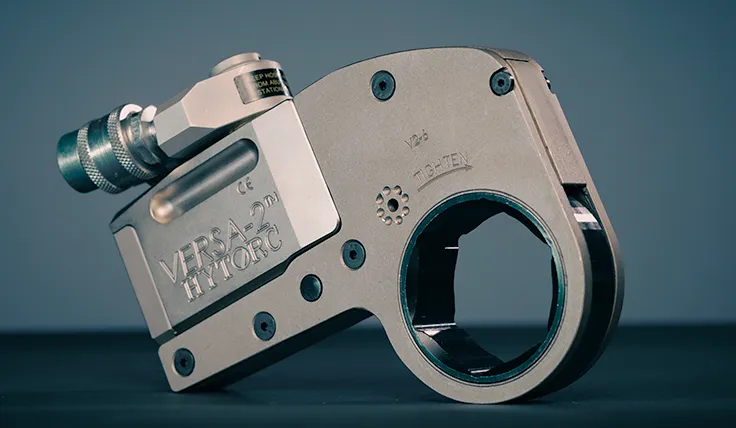 Angled view of the HYTORC VERSA showing the thinness of the body